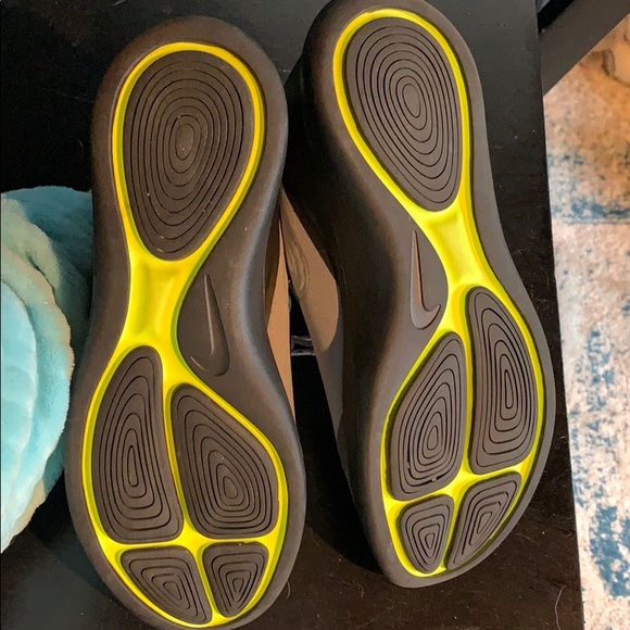 Men’s 10.5, run small and narrow - Picture 5 of 5